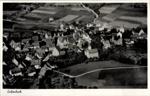 Ak Eschenbach in Württemberg, Luftaufnahme von  viele Dächer, Felder im Hintergrund