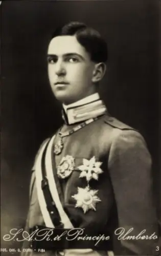 Ak Prinz Umberto, Letzter König von Italien, Portrait in Uniform