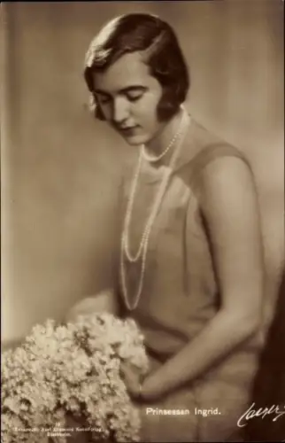 Ak Prinzessin Ingrid von Dänemark, Portrait, Blumen