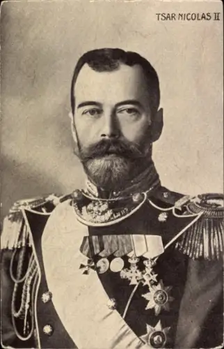 Ak Zar Nikolaus II von Russland, Portrait in Uniform, Orden