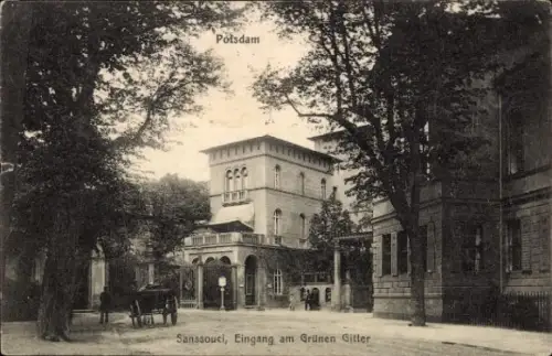 Ak Potsdam Sanssouci, Eingang am Grünen Gitter, Pferdewagen