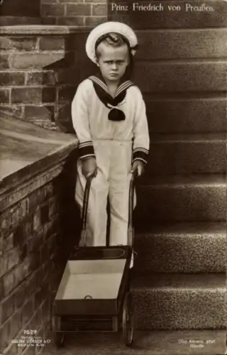 Ak Prinz Friedrich von Preußen, Portrait in Matrosenuniform, Schubkarre