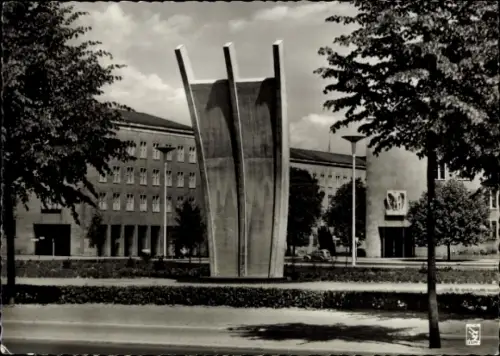 Ak Berlin Tempelhof, Platz der Luftbrücke, Denkmal