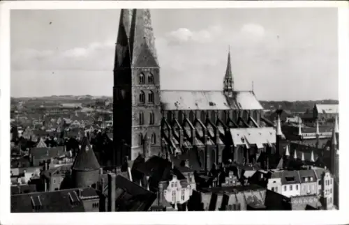 Ak Hansestadt Lübeck,  Marienkirche, Stadtansicht, Schwarz-Weiß-Foto