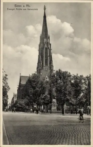 Ak Bonn am Rhein, Evangelische Kirche am Kaiserplatz,  Radfahrer