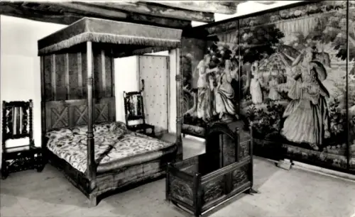 Ak Glasgow Schottland, Provand’s Lordship Museum, Der Wandteppichraum, Jakobinisches Bett