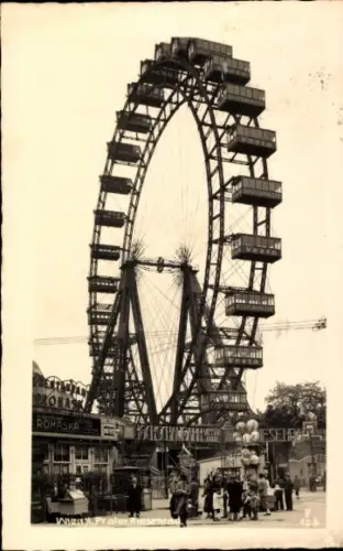 Ak Wien 1 Innere Stadt, Riesenrad, Jahrmarktstände, Schwarz-Weiß-Foto