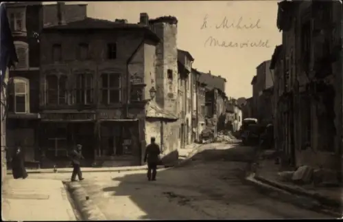 Foto Ak Saint Mihiel Meuse, Straße, Häuser