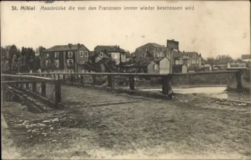 Ak Saint Mihiel Meuse, Maasbrücke die von den Franzosen immer wieder beschossen wird