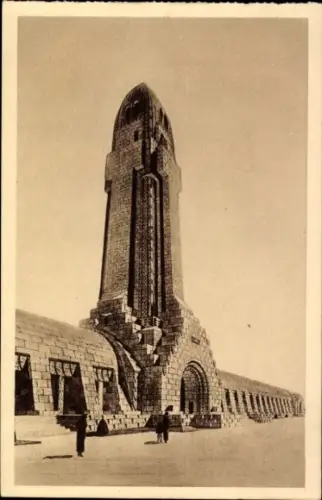 Ak Douaumont Lothringen Meuse, Leuchtturm, Ossuaire   Architektur, keine Persönlichkeiten