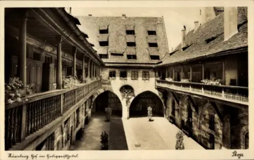 Ak Nürnberg in Mittelfranken, Hof im Heiliggeistspital