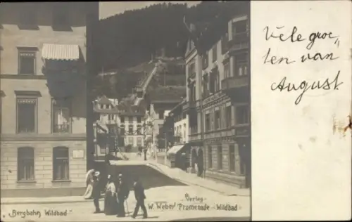 Ak Bad Wildbad im Schwarzwald, Straße, Häuser, Passanten