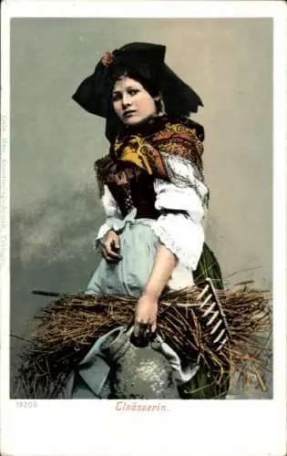 Ak Berg Hochfeld Champ du Feu Vogesen Elsass Bas Rhin, Eine junge Frau in traditioneller elsäs...