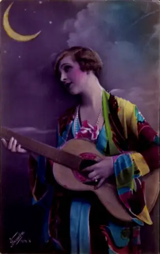 Ak Frau mit Gitarre, Mondsichel, coloriert