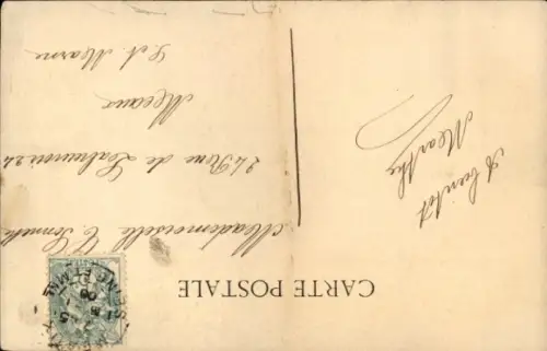 Ak Mädchen am Fenster, junge Katze auf einem gedeckten Tisch, Puppe