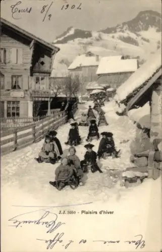 Ak Clarens Montreux Kanton Waadt, Winterfreuden, Kinder auf Schlitten in einer Ortschaft
