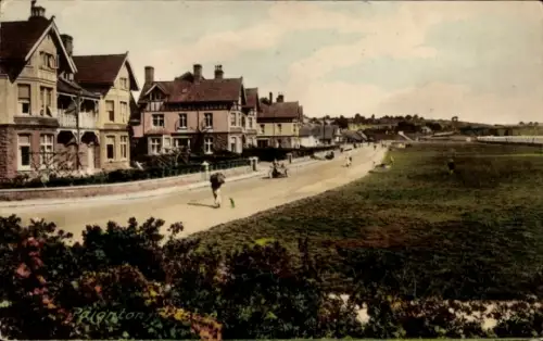 Ak Paignton South West England, Strandpromenade, Häuser, Spaziergänger, Bäume, Paignton