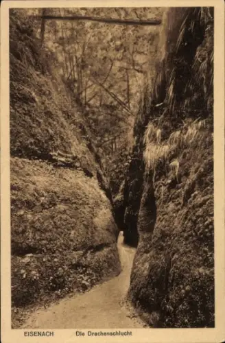 Ak Lutherstadt Eisenach in Thüringen,  Die Drachenschlucht, schmale Schlucht, Felsen, Weg
