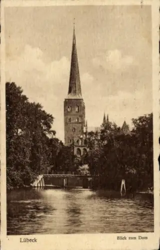 Ak Hansestadt Lübeck,  Blick zum Dom, Wasser, Bäume, Schwarz-Weiß