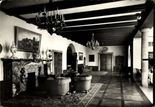 Ak Saalfeld an der Saale Thüringen, Innenansicht, Sanatorium Bergfried, Saalfeld, Möbel, Teppich,