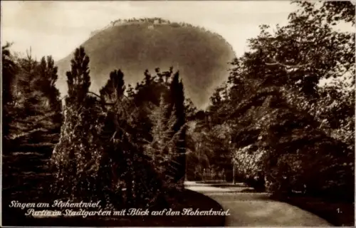 Ak Überlingen am Ried Singen am Hohentwiel,  Stadtgarten, Blick auf Hohentwiel