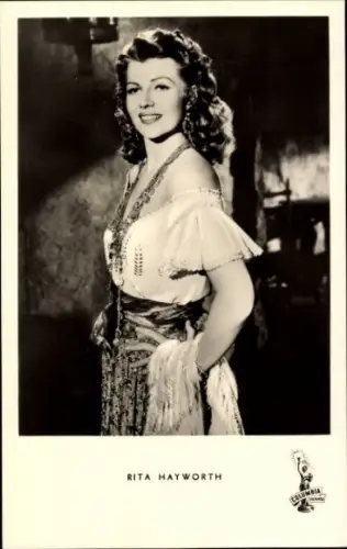 Ak Schauspielerin Rita Hayworth, Portrait in Tracht