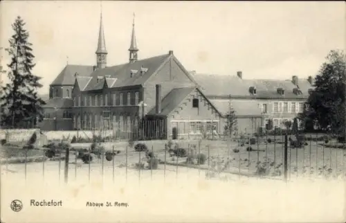 Ak Rochefort sur Mer Charente Maritime,  Abbaye St. Remy, Gebäude mit zwei Türmen, Garten im Vord