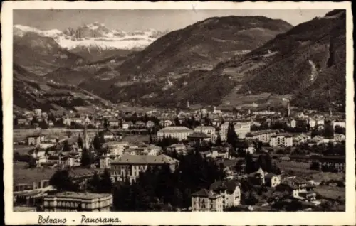 Ak Bozen Bolzano Südtirol, Panoramablick auf  Berge im Hintergrund, Stadtansicht
