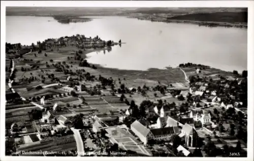 Ak Mittelzell Insel Reichenau im Bodensee, Luftaufnahme der Insel Reichenau, Bodensee, Münster, i