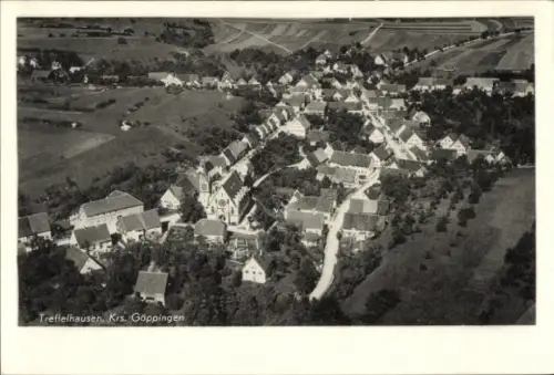 Ak Göppingen in Württemberg, Luftaufnahme von  Häuser, Straßen