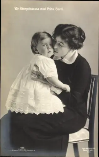 Ak Kronprinzessin Margaret von Schweden mit Prinz Bertil