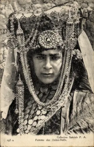 CPA Algérie, Femme des Ouled-Nails