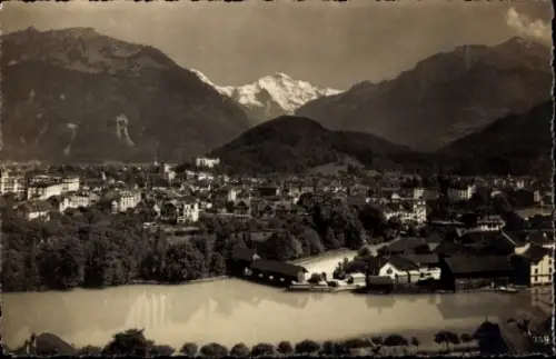 Ak Interlaken Kanton Bern Schweiz, Berglandschaft,  Mönch, Jungfrau, Stadtansicht, See
