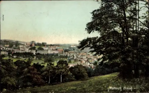 Ak Matlock Bath Derbyshire England,  Landschaft, Stadtansicht, Bäume im Vordergrund