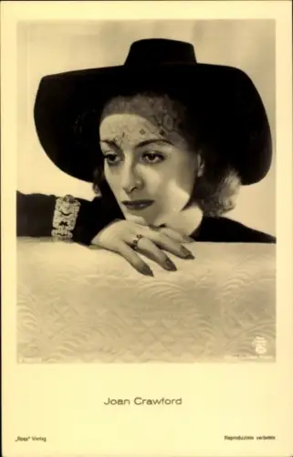 Ak Schauspielerin Joan Crawford, Porträt mit Hut