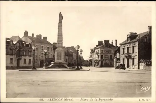 Ak Alencon Orne,  Place de la Pyramide, Säule, Straßenansicht,  Gebäude