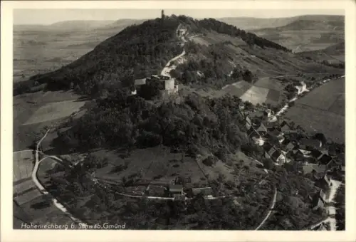 Ak Rechberg Schwäbisch Gmünd im Ostalbkreis, Hohenrechberg, Luftaufnahme  Burg, Landschaft, Ort H
