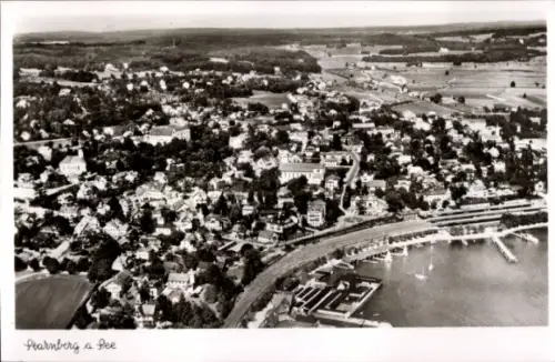 Ak Starnberg am Starnberger See Oberbayern, Luftaufnahme von  See, Häuser, Bäume, Straßen