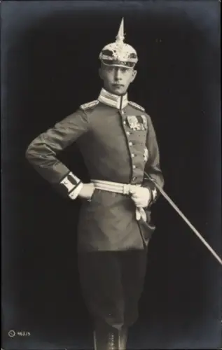 Ak Kronprinz Wilhelm von Preußen, Portrait in Uniform, Pickelhaube