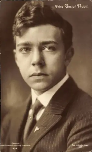 Ak Prinz Gustav Adolf von Schweden, Portrait, Anzug