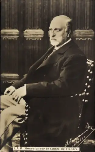 Ak Prinz Philipp von Belgien, Graf von Flandern, Sitzportrait