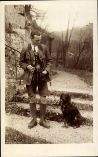 Ak Erbprinz Albrecht von Bayern, Portrait mit Hund