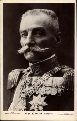 Ak König Peter I von Serbien, Portrait in Uniform, Orden