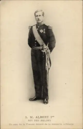 Ak König Albert I von Belgien, Standportrait in Uniform