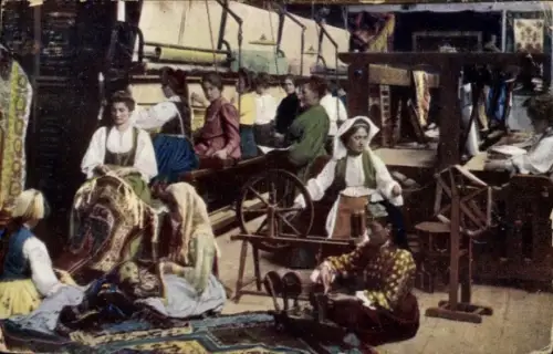 Ak Teppichweberei in Sarajevo, Menschen in Trachten