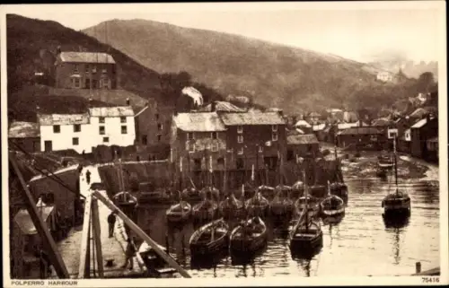 Ak Polperro Cornwall, Polperro Harbour, Hafenansicht, Boote, Häuser, Schwarz-Weiß-Foto
