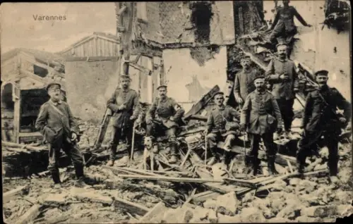 Ak Varennes en Argonne Meuse, Soldaten, Ruinen, I. WK