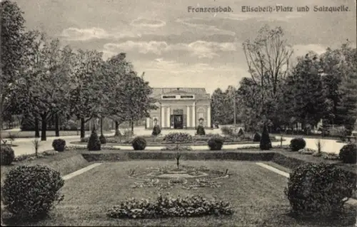 Ak Františkovy Lázně Franzensbad Region Karlsbad,  Elisabeth-Platz, Salzquelle, Parklandschaft