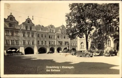 Ak Jelenia Góra Hirschberg Riesengebirge Schlesien, Am Rathaus, Autos