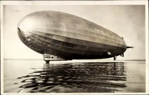 Ak LZ 127 Graf Zeppelin auf dem Bodensee, Luftschiff